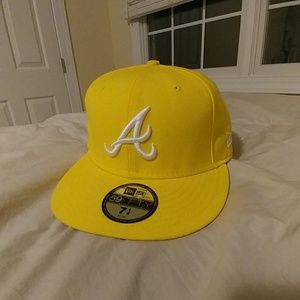 YELLOW ATLANTA BRAVES HAT